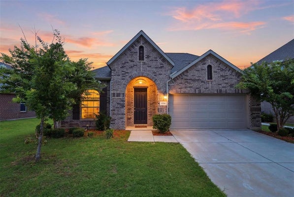 2704 DANCING FLAME DR, DENTON, TX 76201 - Image d99bbdae0f8750670c70b68509e136ff/328382603