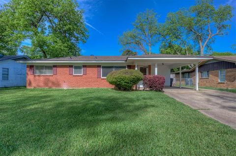Photo of 4214 Paul Street, Bossier City, LA 71112 (MLS # 21245984)