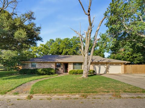 Photo of 702 Preston Street, Bowie, TX 76230 (MLS # 21340412)