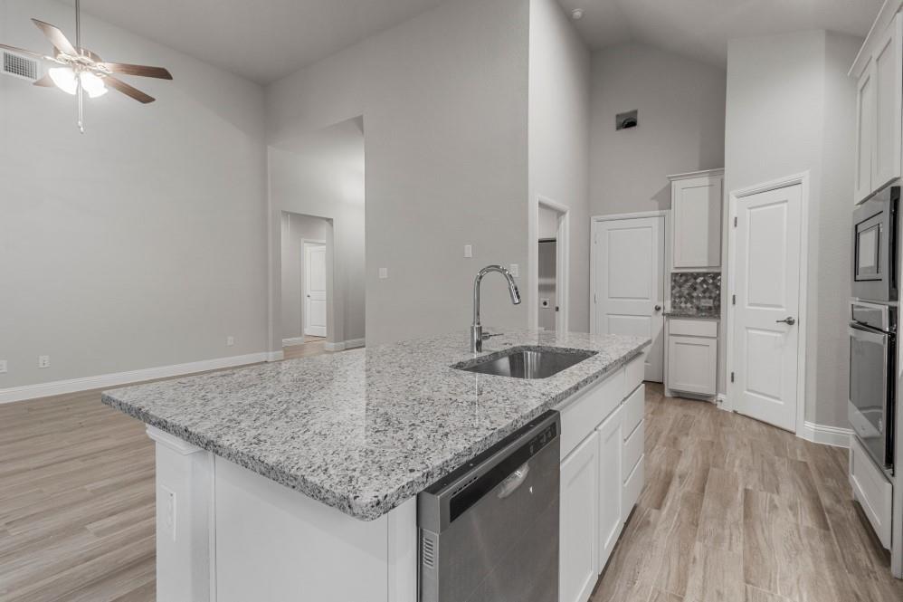 Keller Crossing - D.R. Horton - Residential Lease