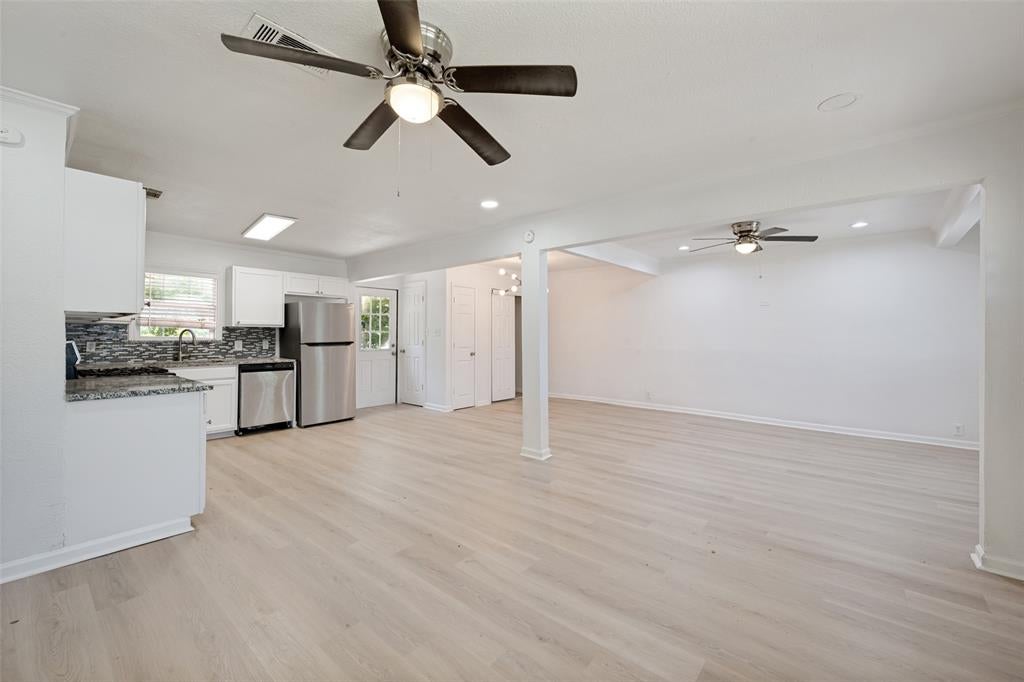 1102 E Lovers Lane