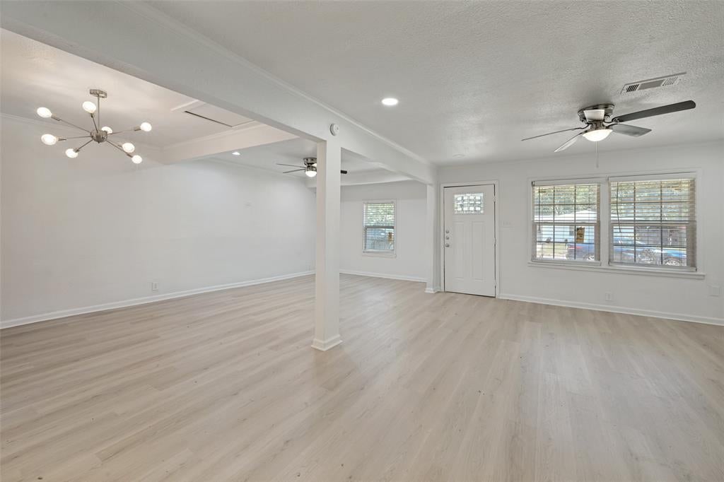 1102 E Lovers Lane