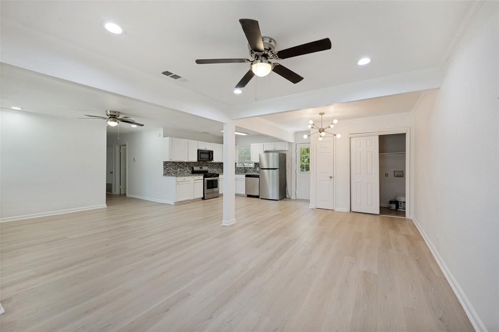 1102 E Lovers Lane