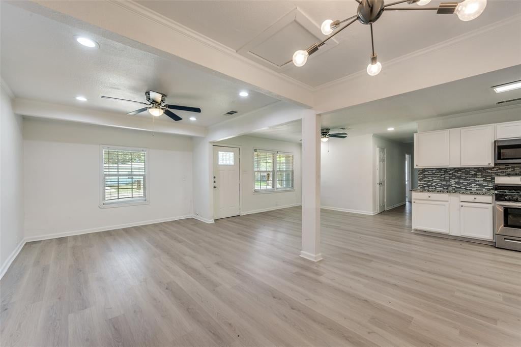 1102 E Lovers Lane