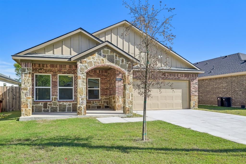 Photo of 1221 S Rockwall Avenue, Terrell, TX 75160 (MLS # 21419967)