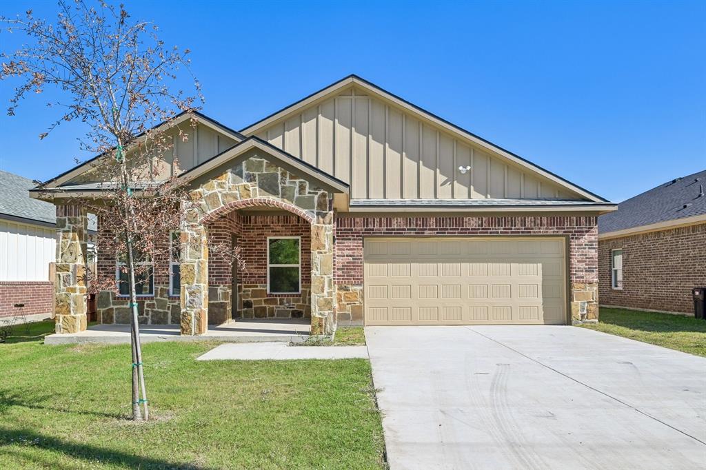 Photo of 1221 S Rockwall Avenue, Terrell, TX 75160 (MLS # 21419967)