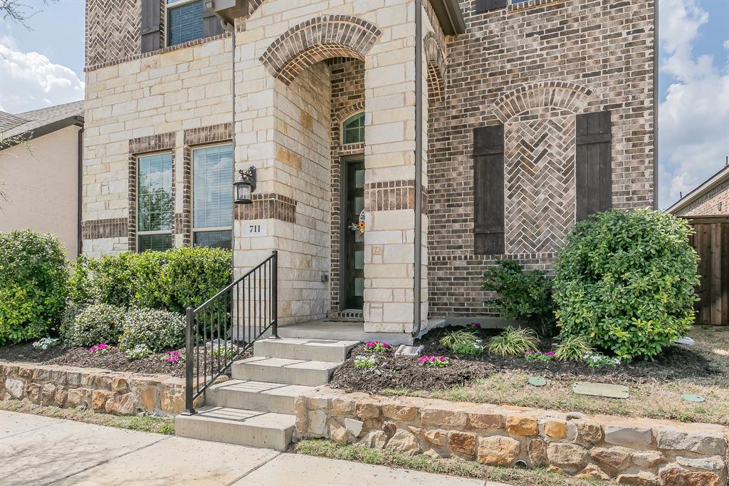 711 Artesian Drive
