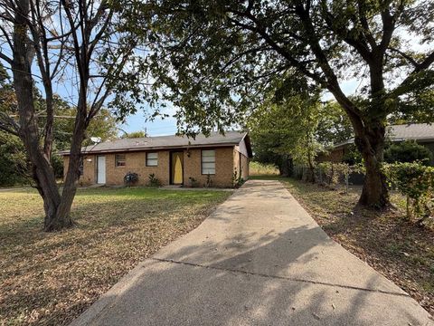 Photo of 2205 Interurban Boulevard #B, Corsicana, TX 75110 (MLS # 21094890)