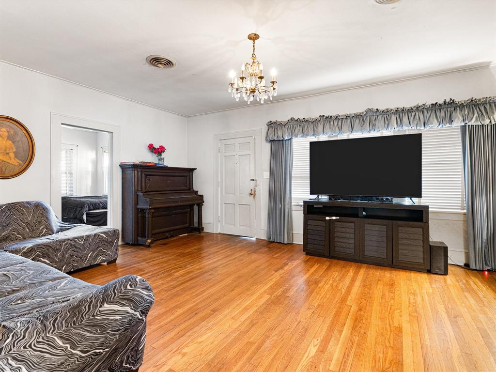 3415 Meadowbrook Drive
