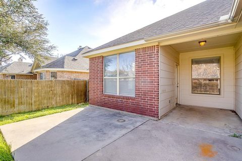 Tiny photo for 912 Robbins Way, Saginaw, TX 76179 (MLS # 21177273)