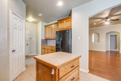Tiny photo for 912 Robbins Way, Saginaw, TX 76179 (MLS # 21177273)