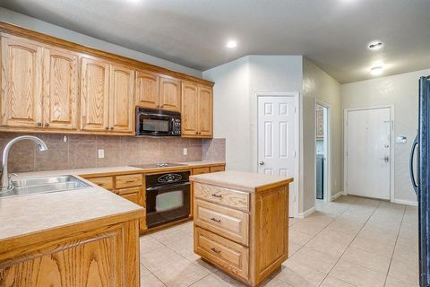 Tiny photo for 912 Robbins Way, Saginaw, TX 76179 (MLS # 21177273)