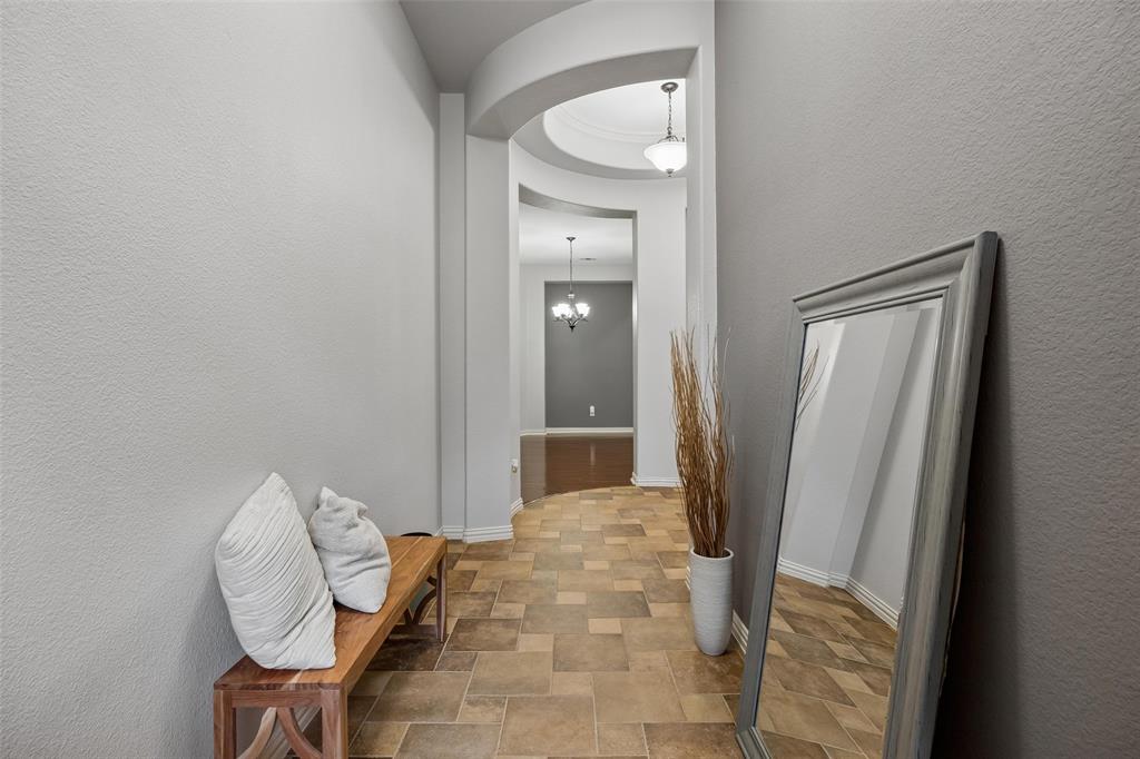 2723 Ponce De Leon