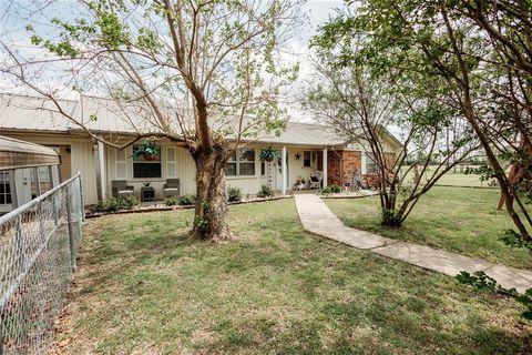Photo of 2382 N Fm 1743, Windom, TX 75492 (MLS # 21228297)