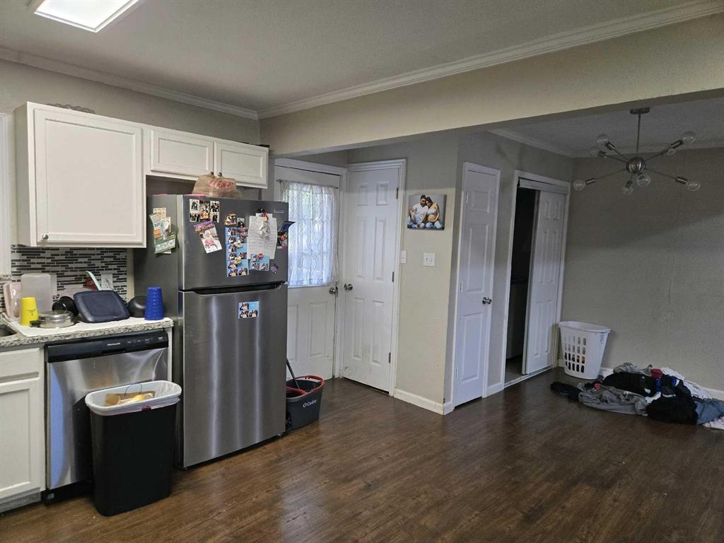 1102 E Lovers Lane