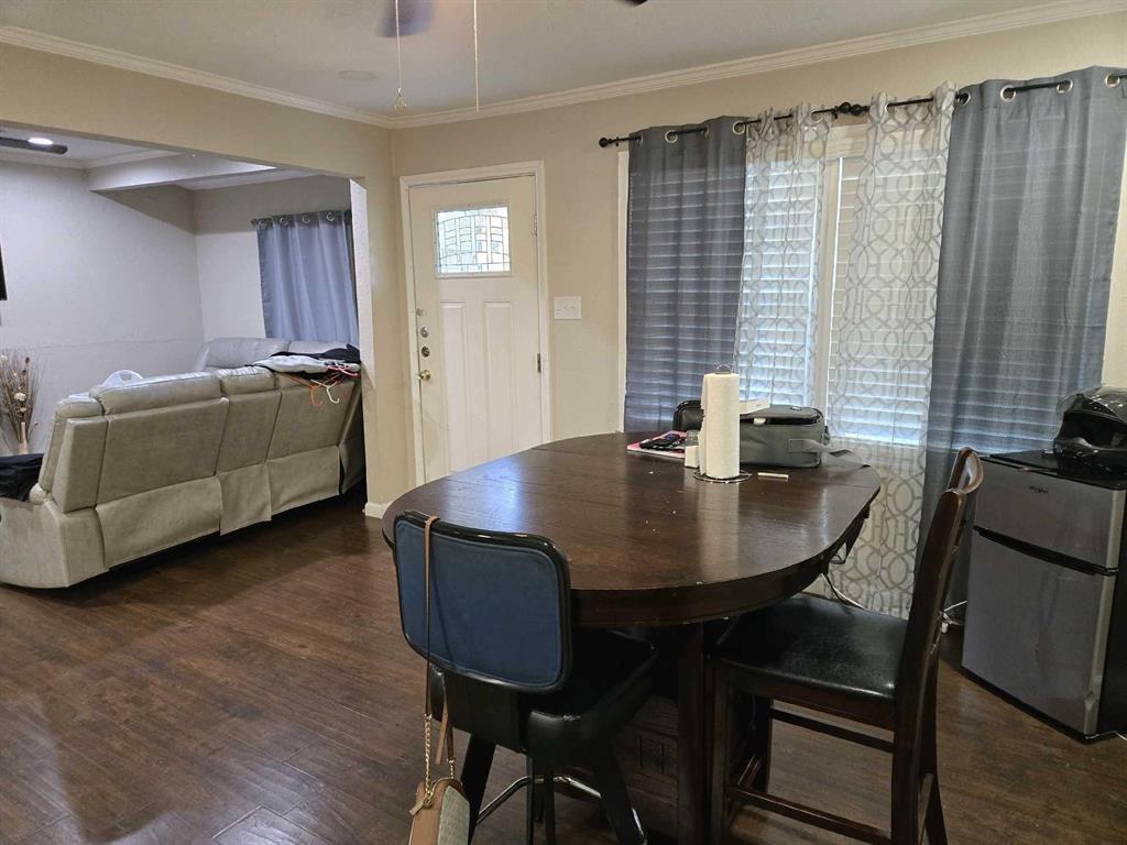 1102 E Lovers Lane