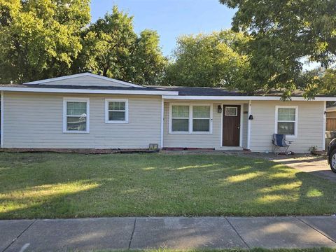 1102 E Lovers Lane Arlington TX 76010