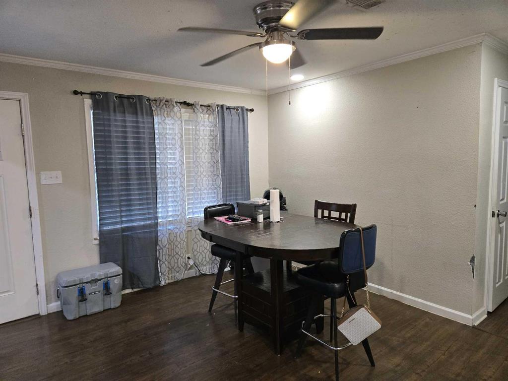 1102 E Lovers Lane