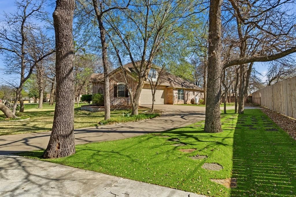 Photo of 3714 Cove Timber Avenue, Granbury, TX 76049 (MLS # 21203210)