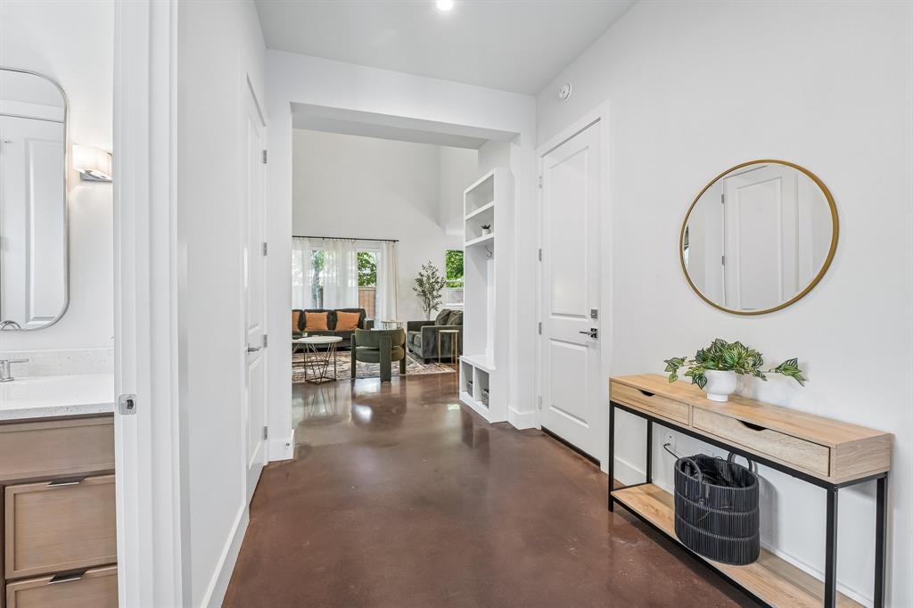 2403 Obenchain Street