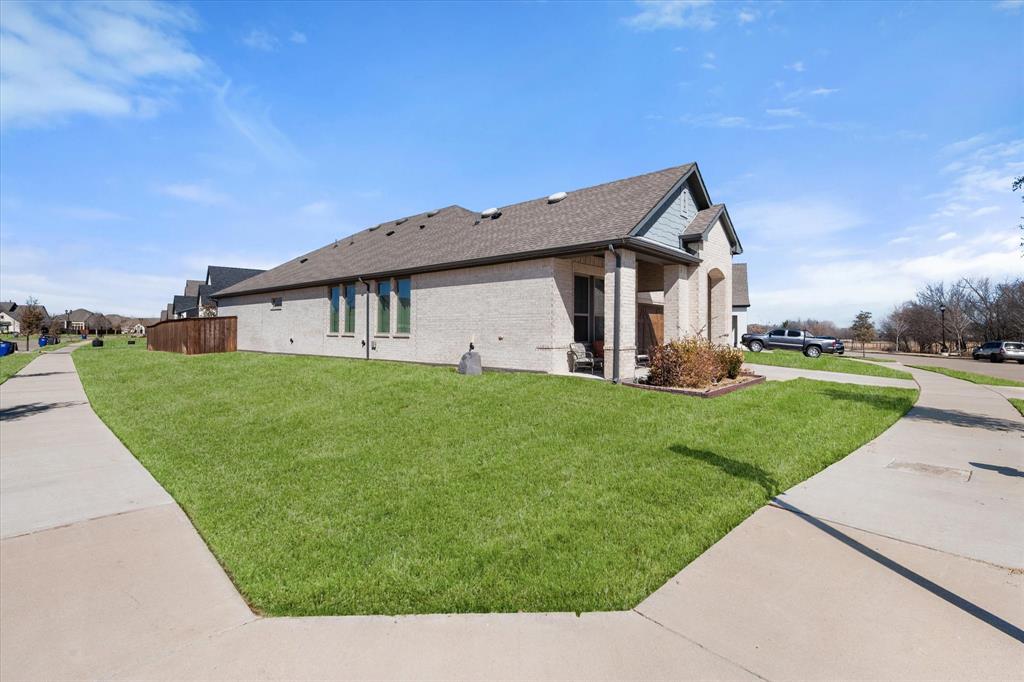 2900 Bluff Creek Drive