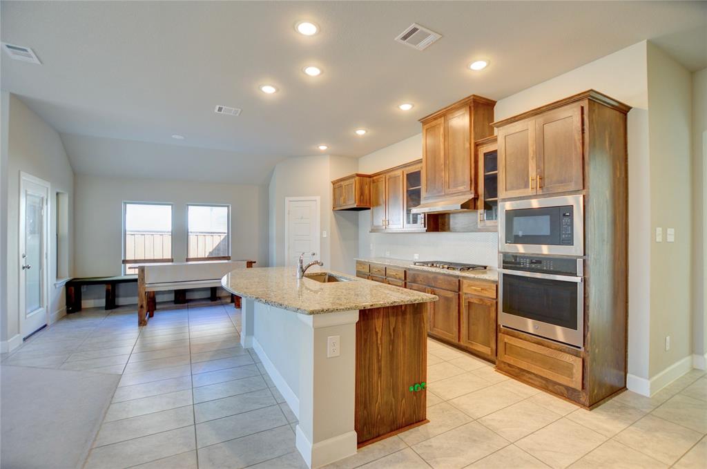 2900 Bluff Creek Drive