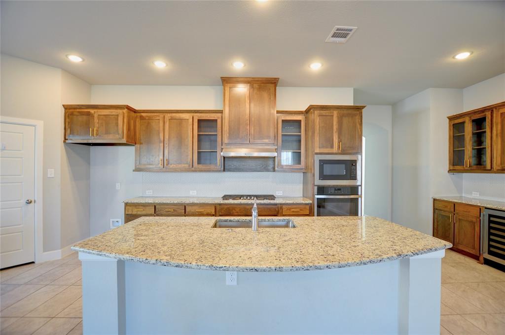 2900 Bluff Creek Drive