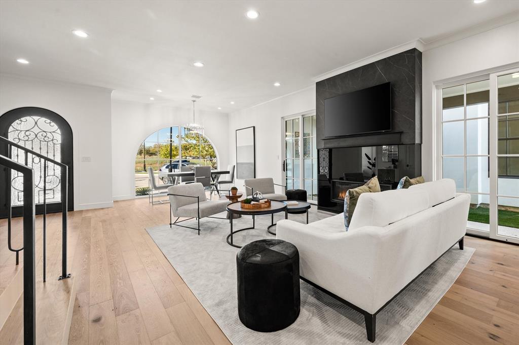 2955 Sunset Boulevard