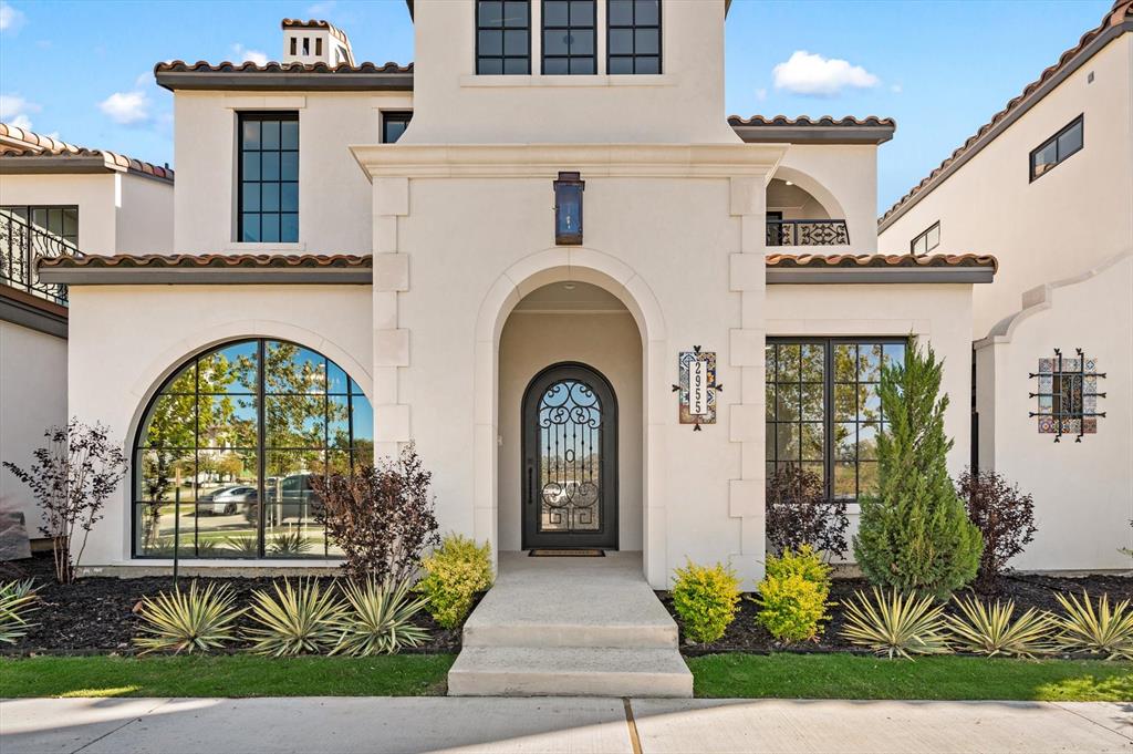 2955 Sunset Boulevard