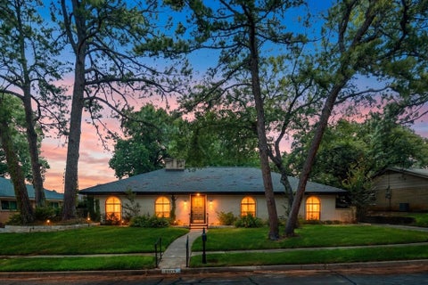 Photo of 1805 Holm Oak Street, Arlington, TX 76012 (MLS # 21385094)