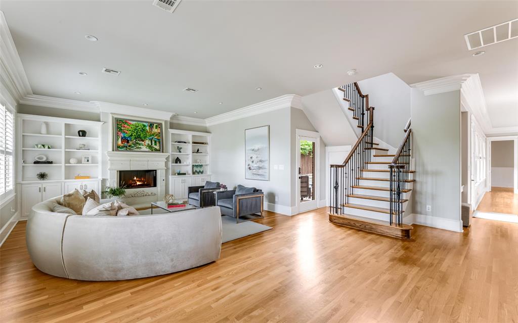 6919 La Vista Drive