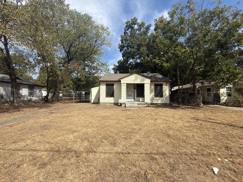 Photo of 8367 Transit Street, Dallas, TX 75217 (MLS # 21402717)