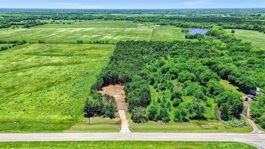 Prime 2.824 Acres on FM 901 – Minutes from Lake Texoma!

Discover the perfect blend of tranquility and convenience with this 2.824-acre parcel located on FM 901 in Gordonville, TX. Situated just minutes from the sparkling waters of Lake Texoma, this property offers an exceptional opportunity for those seeking to build their dream home or weekend retreat.
Enjoy easy access to Lake Texoma's recreational activities, including boating, fishing, and hiking. 
 The land features paved road frontage on FM 901, ensuring easy accessibility. 
 Whether you're envisioning a custom-built residence, or a weekend getaway, this property offers the flexibility to bring your vision to life.
Don't miss this rare opportunity to own a piece of Texas paradise near Lake Texoma. With its prime location and ready-to-develop features, this 2.824 acre lot is a blank canvas awaiting your personal touch.