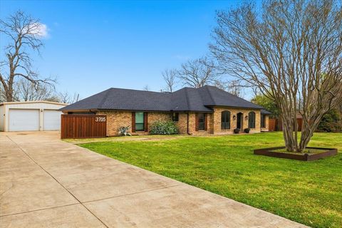 Photo of 3705 Castle Drive, Rowlett, TX 75089 (MLS # 21203987)