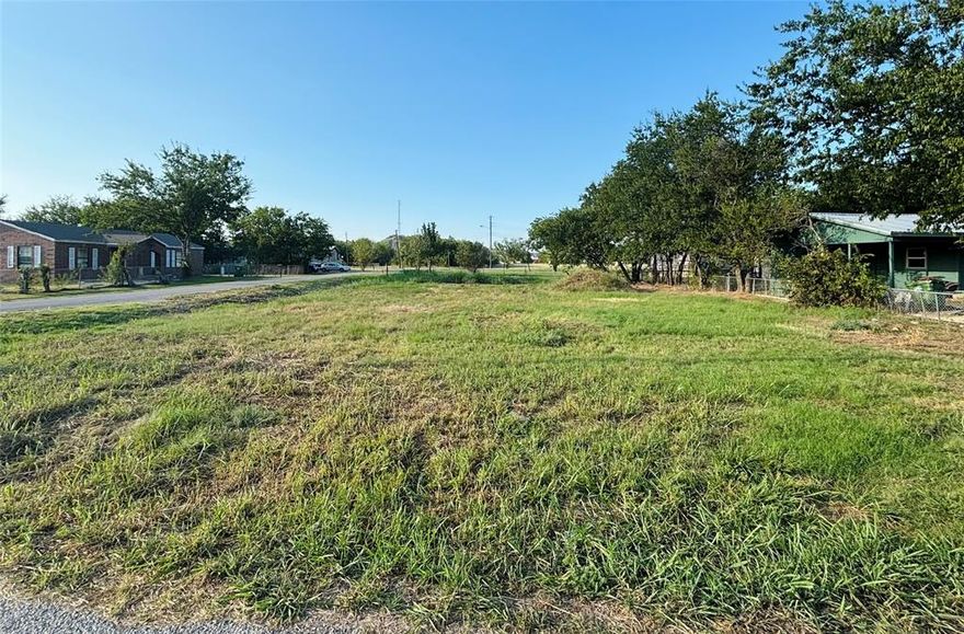 Vacant residential lot located at 917 SE 13th Ave in Mineral Wells, TX. Situated in an established neighborhood, this property is zoned residential and offers access to city services, providing a convenient opportunity for new construction. The lot is ideally positioned near downtown Mineral Wells, schools, shopping, and everyday amenities.

Surrounding properties reflect long-term ownership and neighborhood stability, making this a suitable location for a custom home with utilities available and no existing structures.  A great opportunity to build in Mineral Wells and take advantage of a growing community with historic character and modern conveniences with great proximity to Lake Mineral Wells and Texas' newest state recreation area, Palo Pinto Mountains State Park.

Buyer to verify zoning, utilities, and building requirements.