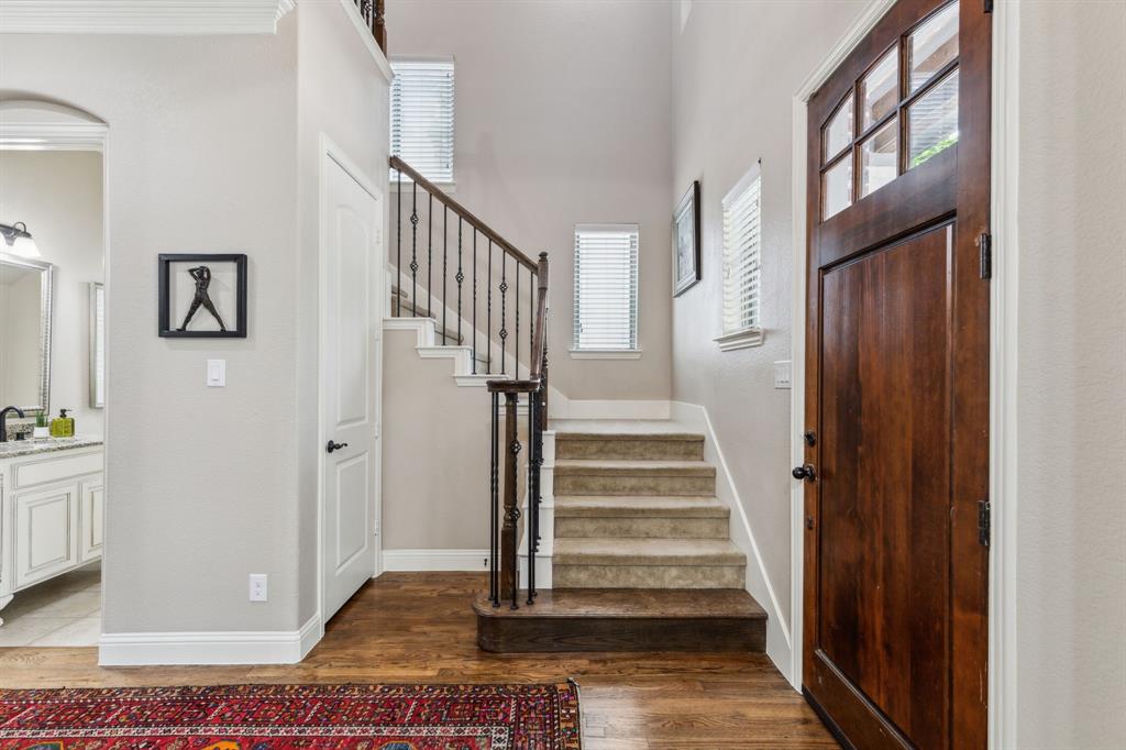 828 Lake Vista Place