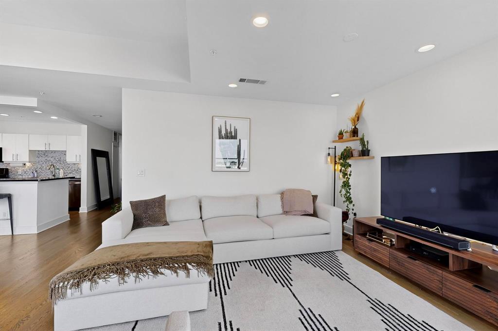 5055 Addison Circle 736