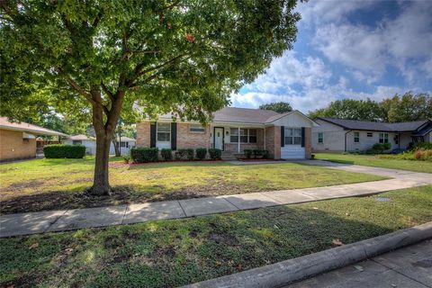 Tiny photo for 1610 17th Street, Plano, TX 75074 (MLS # 21099082)