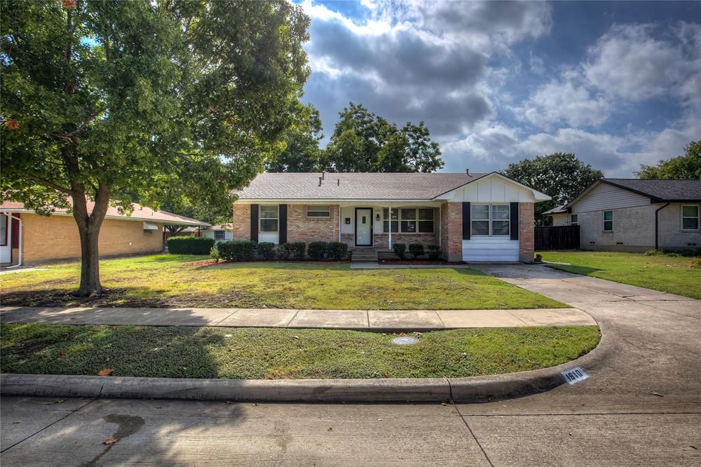 Photo for 1610 17th Street, Plano, TX 75074 (MLS # 21099082)