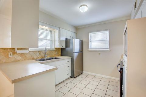 Tiny photo for 1610 17th Street, Plano, TX 75074 (MLS # 21099082)