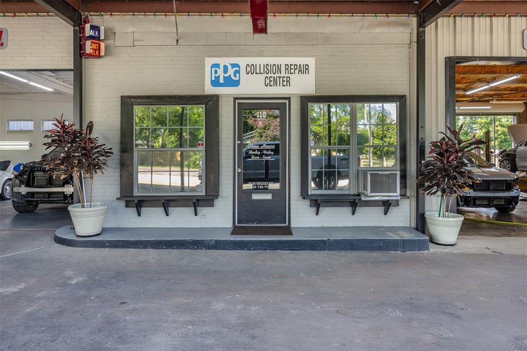 418 S Commerce
