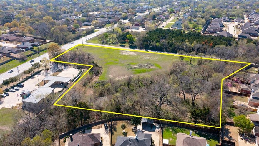 This beautiful and highly visible 4.6 acre commercial property fronts State Highway 205 in Rockwall, TX, just 20 miles east of Dallas.  The City of Rockwall sits on the shore of Lake Ray Hubbard, and it's affleuent population continues to grow, making Rockwall County one of the fastest growing counties in the nation. This is a great property for retail, office, restaurant.  Do not miss this opportunity for prime real estate.