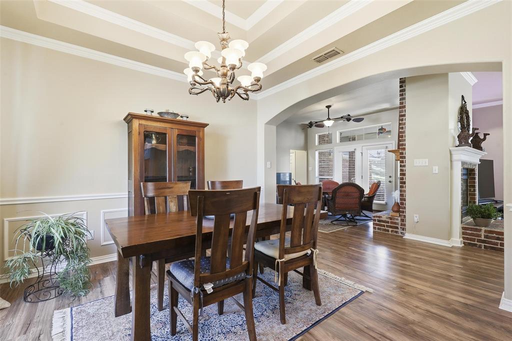 812 Lake View Court E