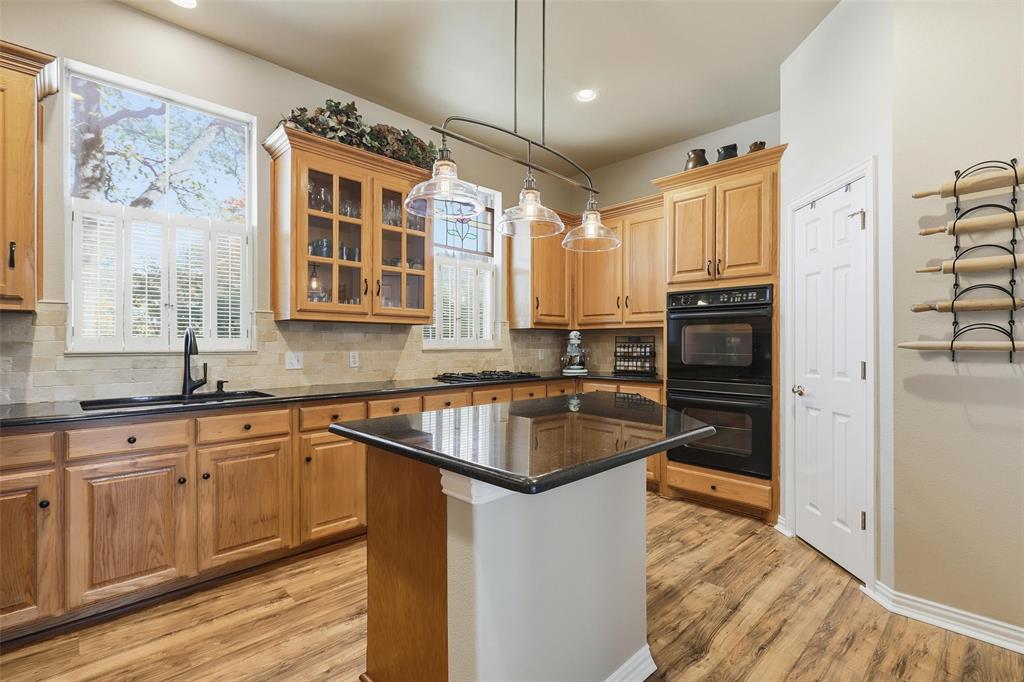 812 Lake View Court E