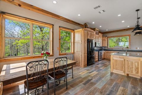 A home in Maypearl