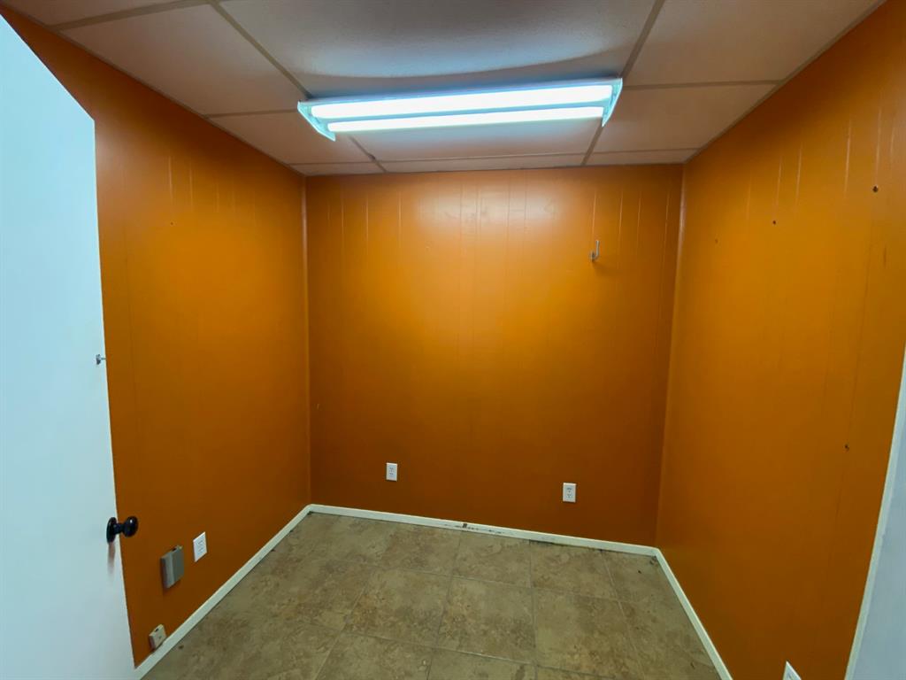 A100327 - A0327 C DEAN - Commercial Lease