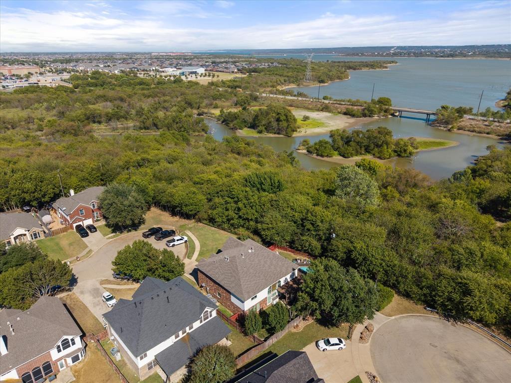 6 Whispering Bend Court