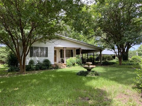 Photo of 16926 County Road 4336, Larue, TX 75770 (MLS # 21329405)
