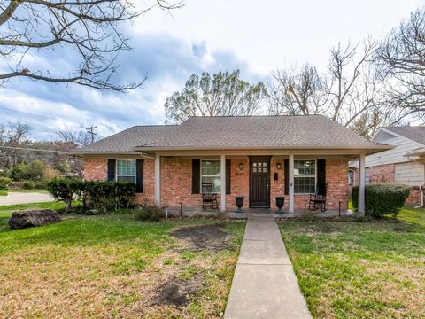 Photo of 7130 Rutgers Drive, Dallas, TX 75214 (MLS # 21229747)