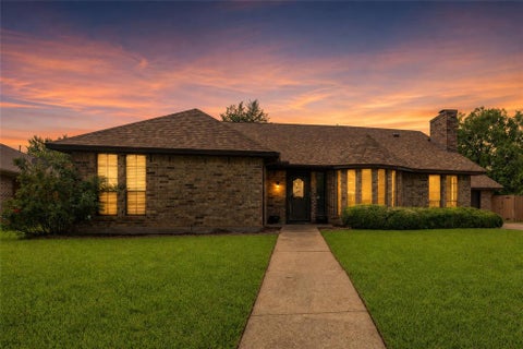 Photo of 1211 Brookfield Lane, Mansfield, TX 76063 (MLS # 21312164)